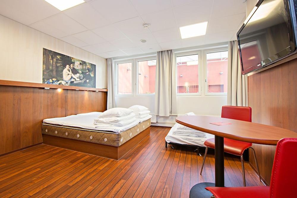 Omena Centre 3*
